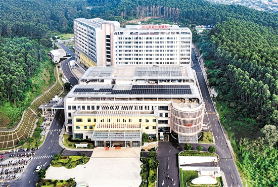 新會區(qū)婦幼保健院新院總用地面積6.13公頃，總建筑面積63500平方米，建設(shè)有包括門診、醫(yī)技、住院綜合樓和行政辦公樓等在內(nèi)的主要建筑，設(shè)床位500張、機動車停車位近800個，按三級婦幼保健院的標(biāo)準(zhǔn)建設(shè)。