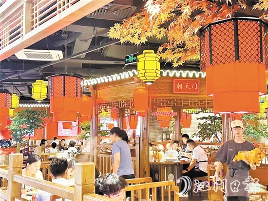 國(guó)慶期間江海區(qū)餐飲店人氣旺。受訪者供圖