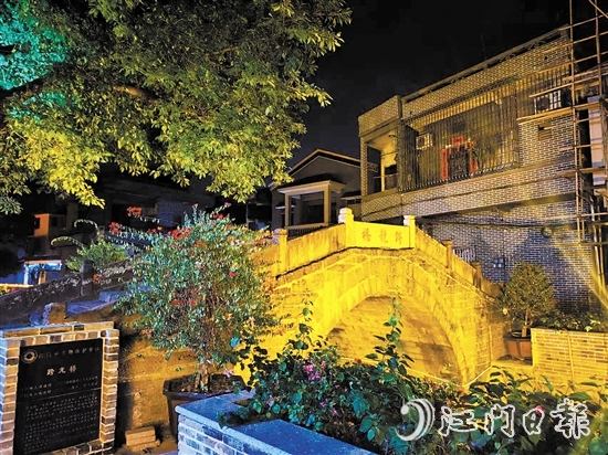 跨龍村歷史文化底蘊(yùn)深厚。圖為有著300余年歷史的跨龍橋“一河兩岸”景色。