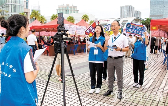 本次招聘會同步設(shè)立了直播云聘會專區(qū)，通過線上直播介紹參會企業(yè)及招聘需求。