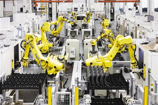 臺山市工業(yè)新城園區(qū)聚焦汽車零部件、金屬新材料、先進裝備和智能制造等產(chǎn)業(yè)，形成了年產(chǎn)值150億元的汽車零部件、年產(chǎn)值300億元的金屬新材料兩大產(chǎn)業(yè)。