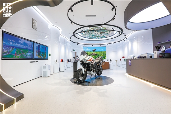 江海區(qū)把“江海匯”江海制造形象店開到深圳福田。