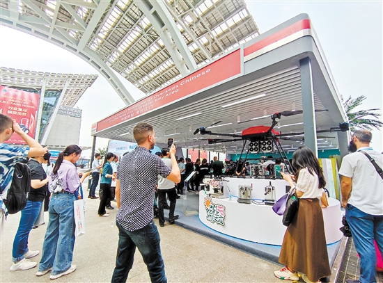江海企業(yè)智聯(lián)航空登上第135屆廣交會舞臺。