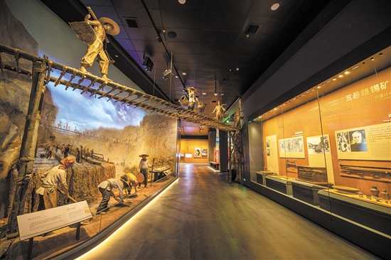 中國僑都華僑華人博物館展示了江門籍華僑華人遠渡重洋赴外謀生創(chuàng)業(yè)、回報家鄉(xiāng)的完整歷史。黎禹君