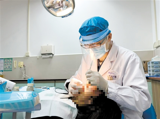 應(yīng)對下頜后縮，早期干預(yù)和正確治療很重要。