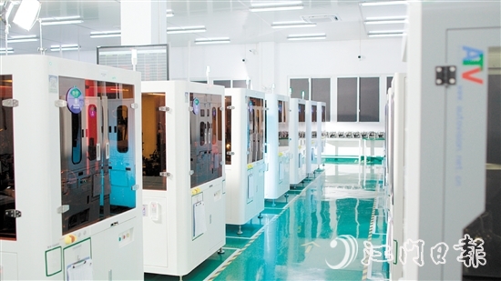 鈞崴電子科技股份有限公司生產(chǎn)車間。