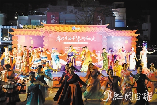 群眾舞蹈隊(duì)伍輪番登場(chǎng)，帶來(lái)民族舞、古典舞、秧歌等節(jié)目，表演精彩紛呈。