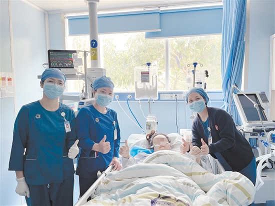 患者順利撤離ECMO，并為醫(yī)護(hù)人員點(diǎn)贊。