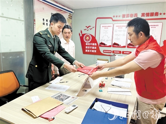 臺(tái)山市退役軍人事務(wù)局為退役軍人提供“一站式”辦理服務(wù)。