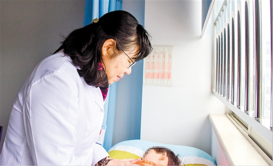 在江門市中心醫(yī)院醫(yī)務(wù)人員的精心照料下，患者病情逐漸好轉(zhuǎn)。