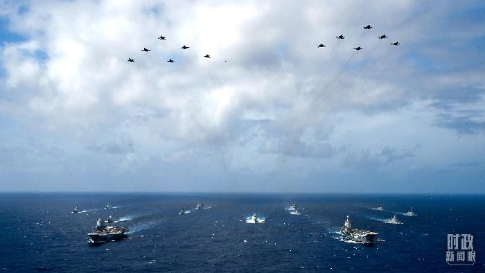 △2024年10月21日，遼寧艦、山東艦編隊雙航母編隊演練。（圖/視覺中國）