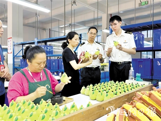 恩平海關(guān)積極主動為企業(yè)提供服務(wù)。