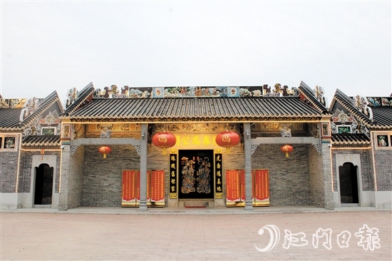 復春馮公祠建筑雄偉大氣，是典型的嶺南祠堂特色建筑。