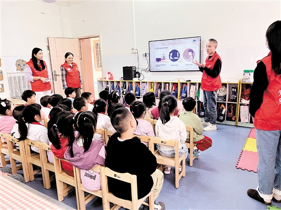 江門市中心醫(yī)院構(gòu)建立體化科普體系。