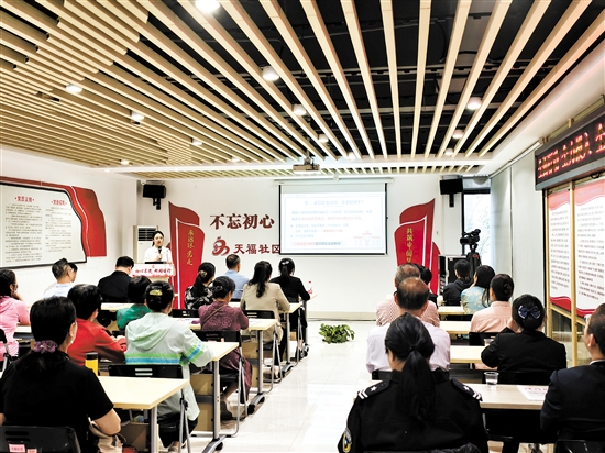 結(jié)核病防治知識(shí)科普走進(jìn)社區(qū)。