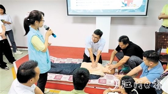 桃源分院把應(yīng)急救助技能培訓(xùn)“搬進(jìn)”企業(yè)，提升企業(yè)職工自救互救能力。