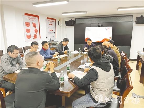 斗山鎮(zhèn)迅速組織司法所、農(nóng)辦、規(guī)劃辦、國土所、派出所、綜合行政執(zhí)法部門等召開分析研判會議。