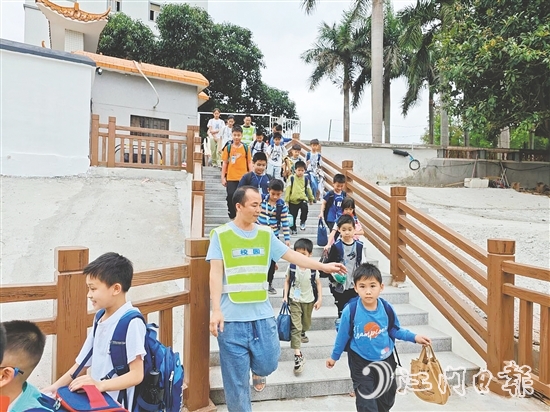 “上學(xué)路”保障學(xué)生平安上學(xué)、放學(xué)。