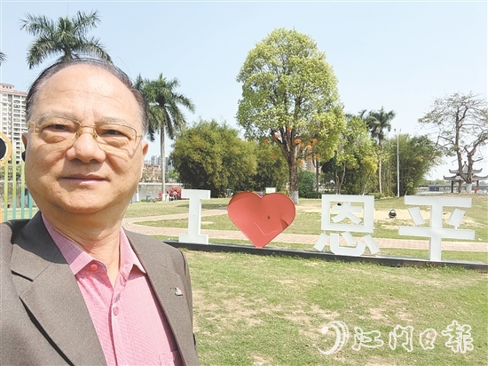 吳偉明在恩平自拍。