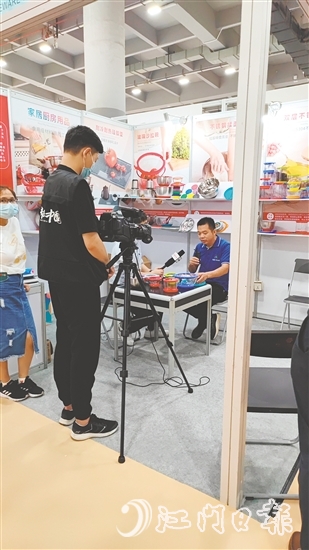 江門市眾鑫家居用品有限公司總經(jīng)理周慶兵 江門市眾鑫家居用品有限公司總經(jīng)理周慶兵