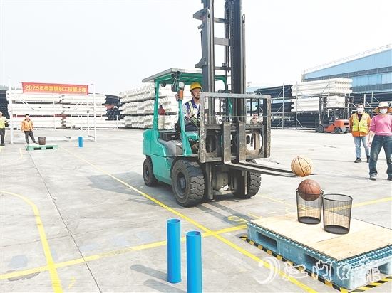 參賽選手需完成籃球投放、窄道繞樁等高難度任務(wù)。