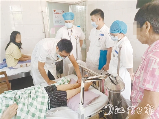 水步鎮(zhèn)衛(wèi)生院全力提升醫(yī)療服務(wù)水平，讓群眾在家門(mén)口就能享受三甲醫(yī)院專(zhuān)家的診療服務(wù)。