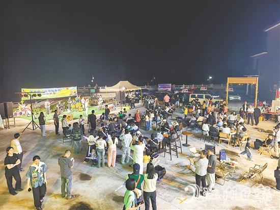 村咖音樂會現(xiàn)場既悅耳又好玩。