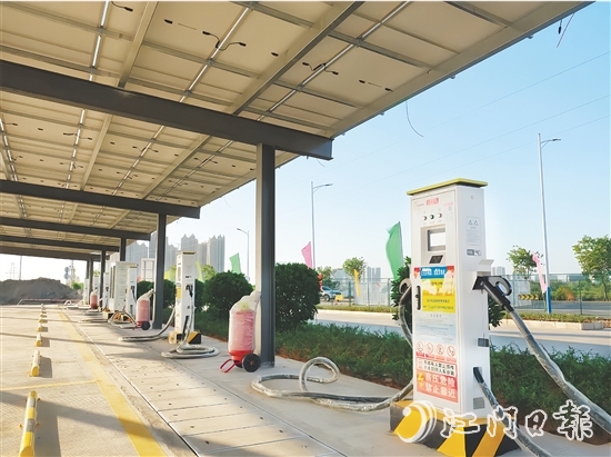 目前，開平市公有投資控股集團(tuán)有限公司已建成13座公共充電站、1座公交車專用充電站，共配備直流快充充電槍306支、交流充電樁8臺(tái)。