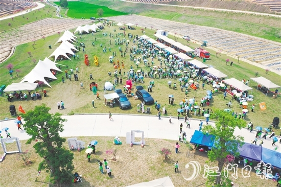 鶴山市源林生態(tài)樂園正式開園，是鶴山精心挖掘優(yōu)質(zhì)水資源稟賦，加快探索全域水經(jīng)濟(jì)新業(yè)態(tài)發(fā)展的生動體現(xiàn)。