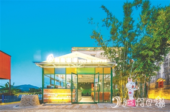 鳳儀里碉樓旅游區(qū)引入“網(wǎng)紅”咖啡館等業(yè)態(tài)。