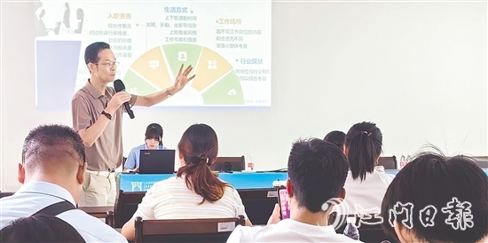 本次培訓(xùn)為就業(yè)困難人員等群體提供精準(zhǔn)就業(yè)指導(dǎo)。