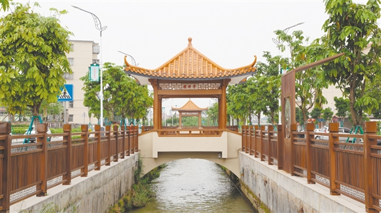 修復后的涼亭成為周邊居民休閑的好去處。