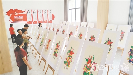 政校企三方將整合政府政策扶持、高校學(xué)術(shù)研究及企業(yè)市場(chǎng)資源，通過(guò)技藝創(chuàng)新、品牌打造與數(shù)字化推廣，為司前木板年畫(huà)傳承注入新活力。