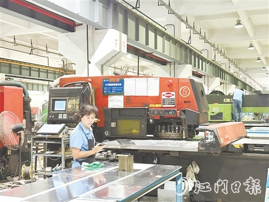 高美空調(diào)生產(chǎn)線經(jīng)過數(shù)字化改造后，生產(chǎn)效率提升顯著，生產(chǎn)流程得到優(yōu)化。