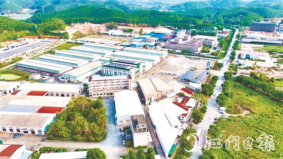 羅坑鎮(zhèn)不斷完善工業(yè)園區(qū)基礎(chǔ)設(shè)施建設(shè)。