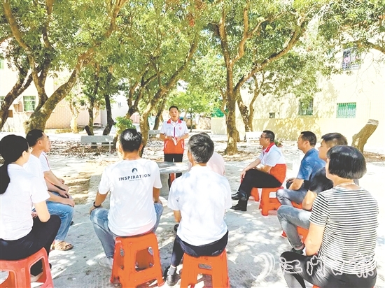 北陡鎮(zhèn)將理論宣講搬到田間地頭。