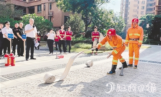 ▲會(huì)城應(yīng)急管理辦指導(dǎo)轄區(qū)各村（社區(qū)）、有關(guān)部門(mén)單位和各企業(yè)開(kāi)展應(yīng)急演練活動(dòng)。