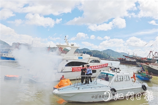 整個演練救援過程緊張有序，各環(huán)節(jié)銜接緊密。