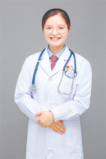 人物檔案：梁金碧，腎內(nèi)綜合科+老年病科五區(qū)主任助理，副主任醫(yī)師，從業(yè)16年，黨齡18年。