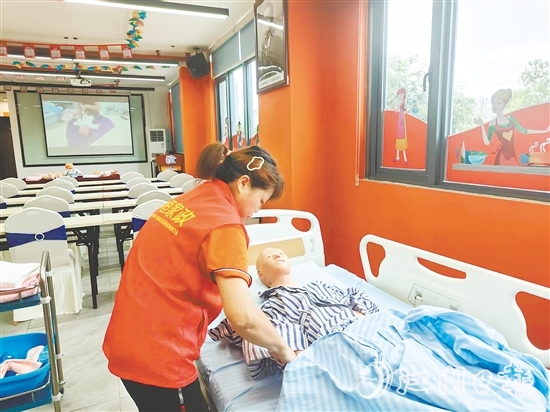 “寧明之家”舉辦培訓(xùn)活動，幫助寧明籍務(wù)工人員提高就業(yè)技能。