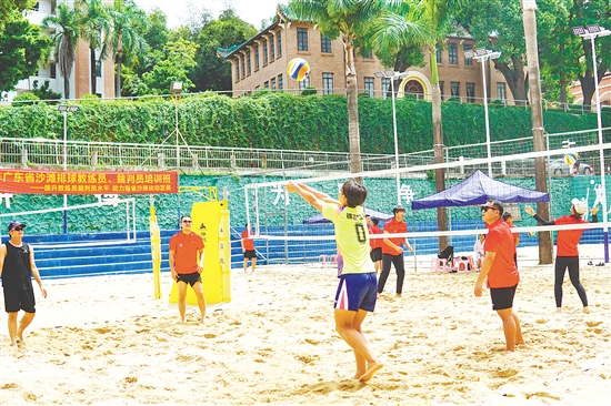 培訓(xùn)讓年輕教練認(rèn)識沙排的基本發(fā)展規(guī)律以及訓(xùn)練中需注意的技術(shù)要點。