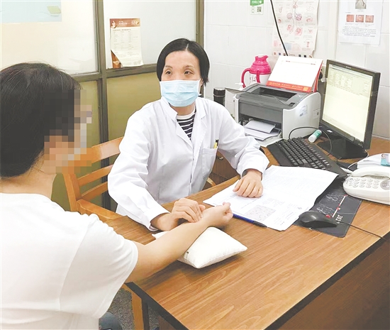 月經(jīng)出現(xiàn)異常應(yīng)盡快到醫(yī)院進(jìn)行專業(yè)檢查。