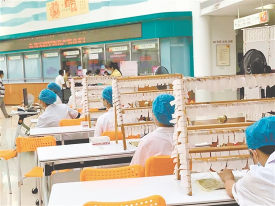 三伏貼受到市民青睞。