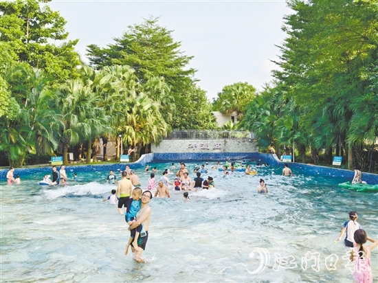 恩平的溫泉景區(qū)還有水上項(xiàng)目。
