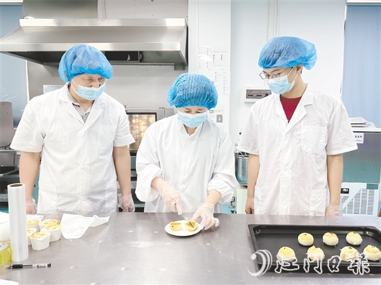 針對(duì)消費(fèi)者對(duì)食品健康的要求，旭日蛋品在鴨源的營養(yǎng)或飼養(yǎng)習(xí)性上去作出改變，以控制產(chǎn)品脂肪含量。