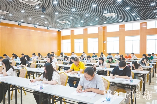 來自開平全市工會系統(tǒng)的經(jīng)審業(yè)務(wù)骨干同臺競技，上演一場精彩的專業(yè)技能“大練兵”。