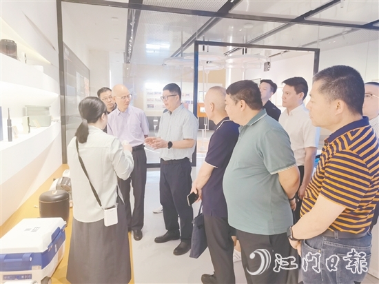 4月，新會區(qū)政協(xié)經(jīng)濟和資源環(huán)境委員會赴順德廣東工業(yè)設(shè)計城開展生產(chǎn)性服務(wù)業(yè)專題調(diào)研。