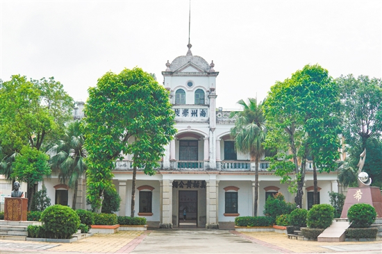 百年老校青磚黛瓦間鐫刻著革命先輩的足跡。