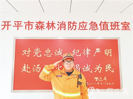 陳家榮參與過375次救援，用行動踐行著“守一方凈土，保一方平安”的誓言。