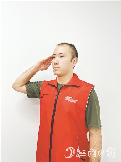 曾煥鴻用315小時的志愿服務(wù)時長，在基層一線寫下了退役軍人的擔(dān)當(dāng)。